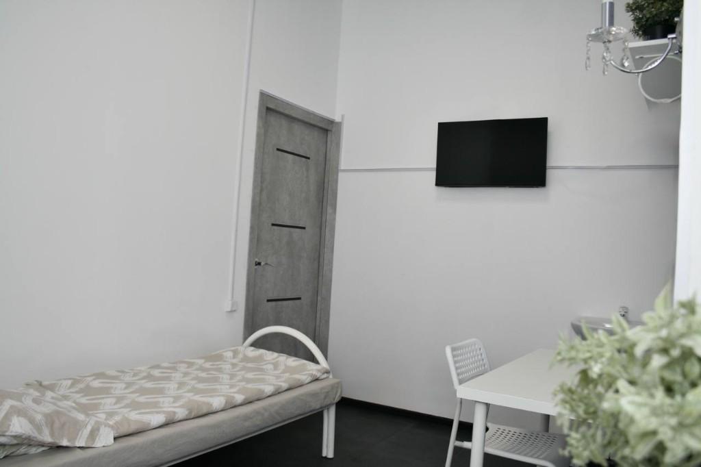 Одноместная палата: дневной свет, спокойная обстановка для отдыха